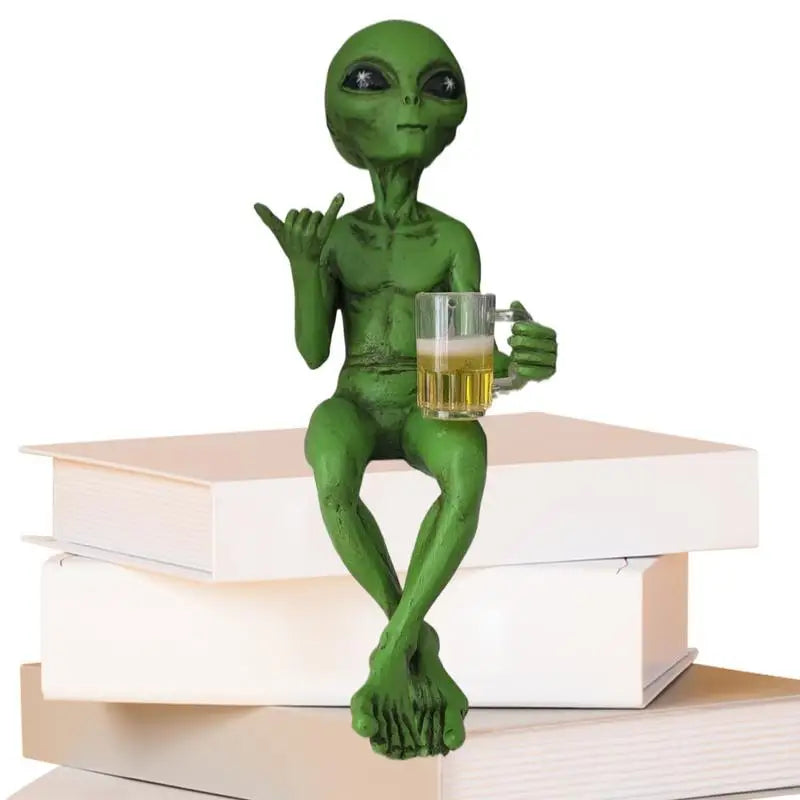 Resin Alien Figurine Beer Drinker Garden Yard Art Ornament Funny Sculpture Desktop Decor for Home Landscaping