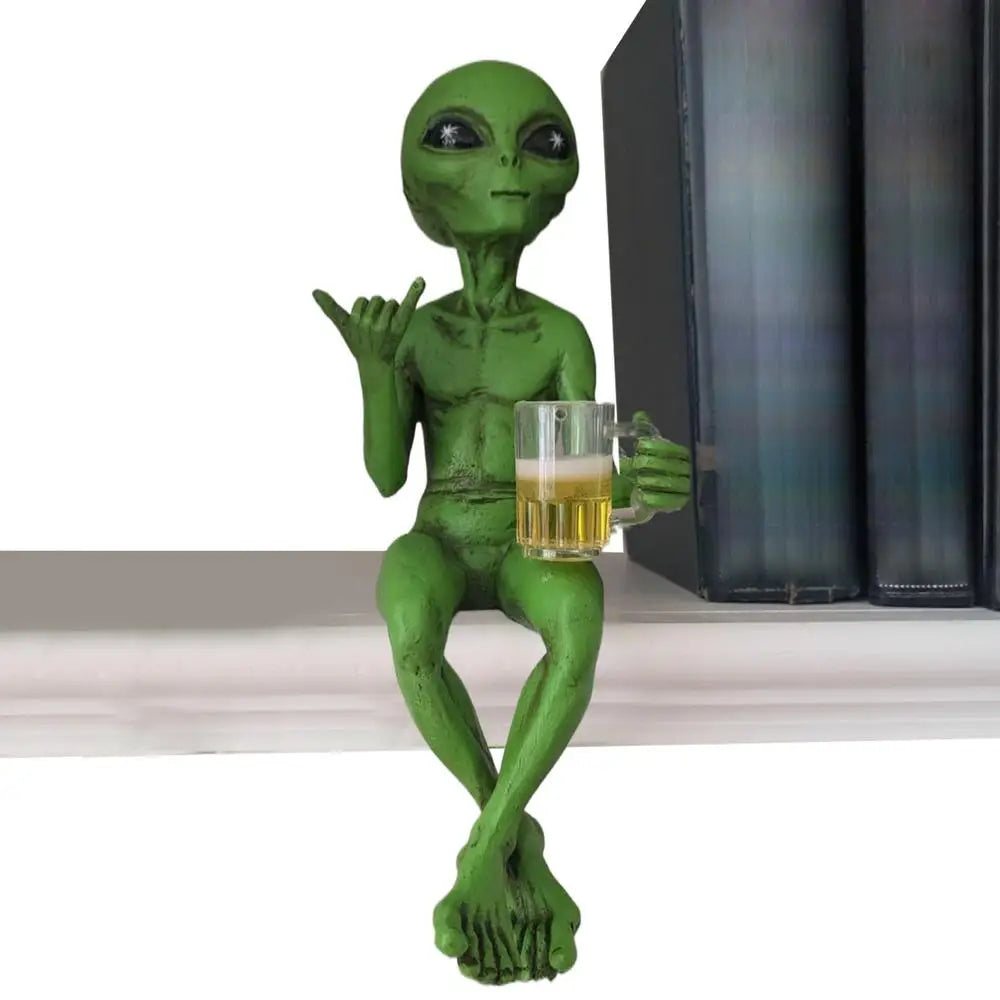 Resin Alien Figurine Beer Drinker Garden Yard Art Ornament Funny Sculpture Desktop Decor for Home Landscaping