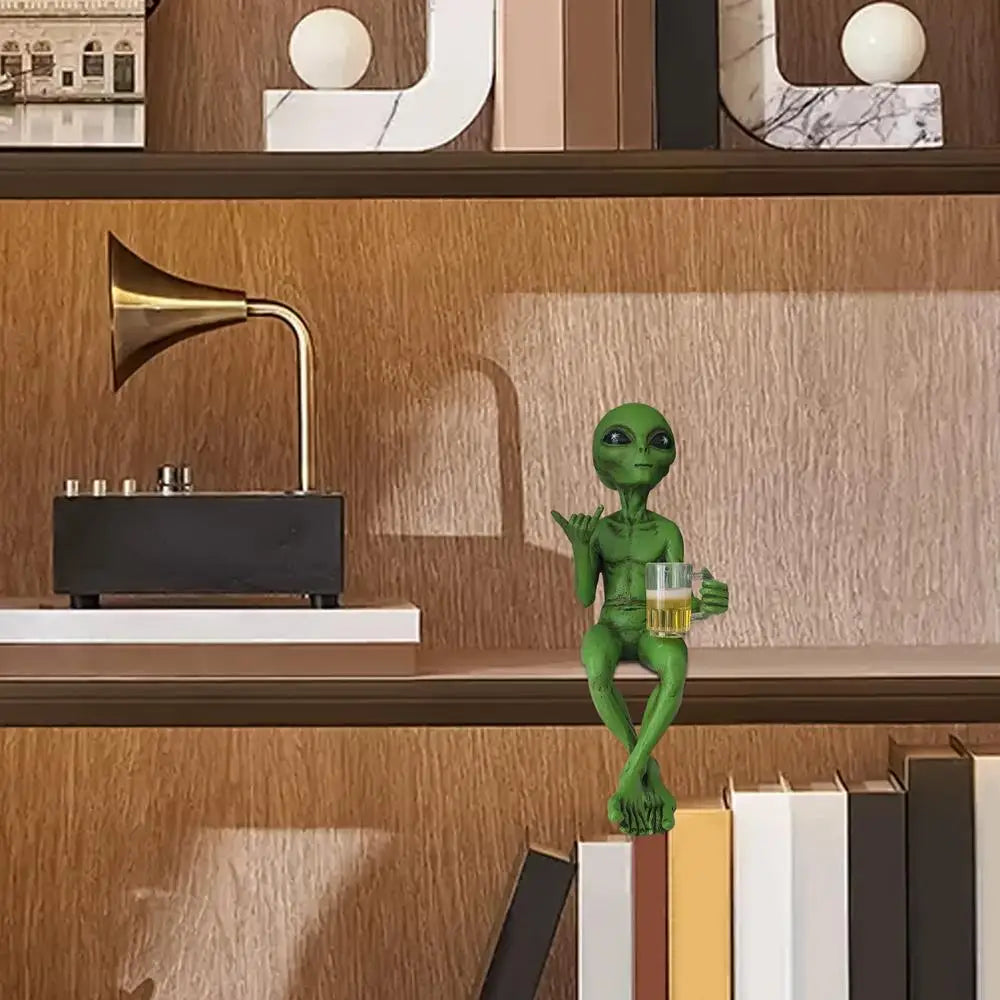 Resin Alien Figurine Beer Drinker Garden Yard Art Ornament Funny Sculpture Desktop Decor for Home Landscaping