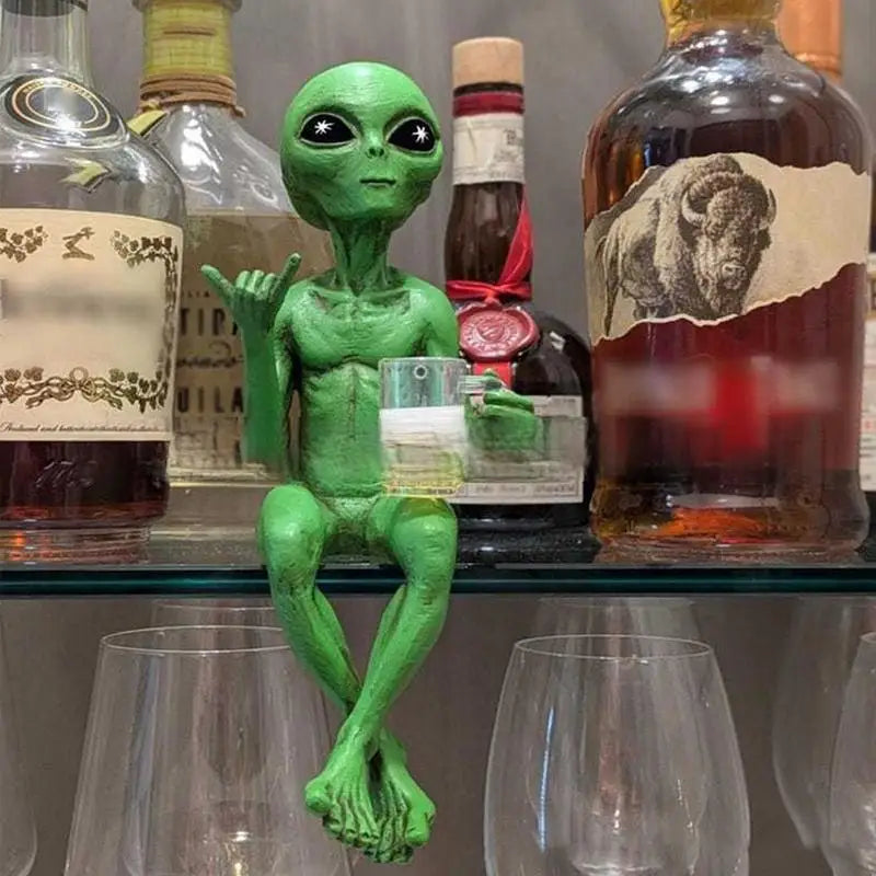 Resin Alien Figurine Beer Drinker Garden Yard Art Ornament Funny Sculpture Desktop Decor for Home Landscaping