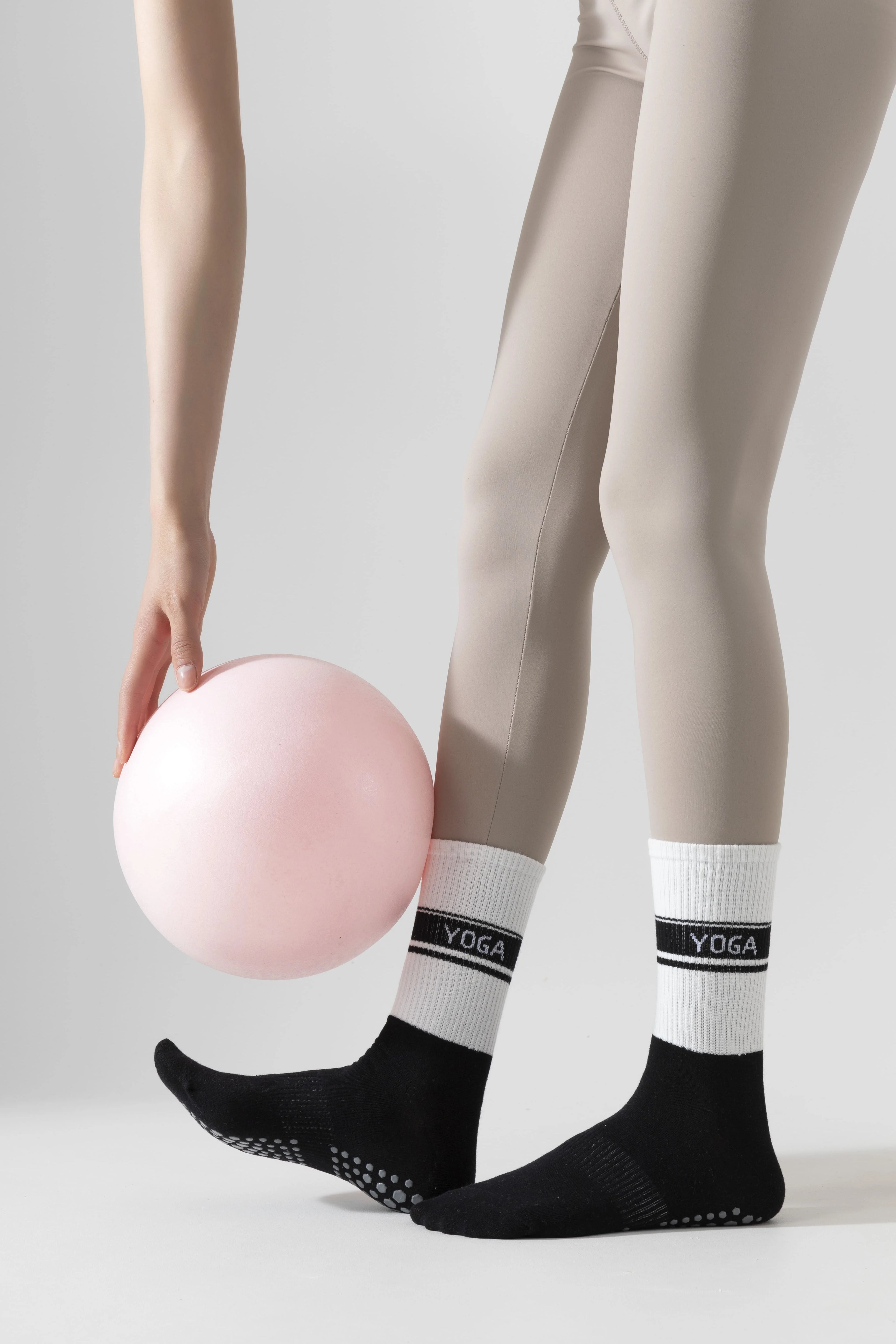 Women's Candy-Colored Mid-Calf Yoga Socks Knee-High Skipping Rope Socks Breathable Polyester Cotton Blend for Sports