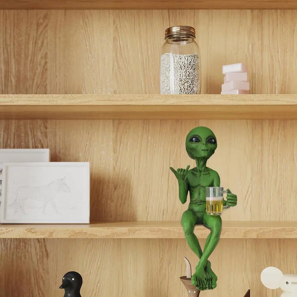 Resin Alien Figurine Beer Drinker Garden Yard Art Ornament Funny Sculpture Desktop Decor for Home Landscaping